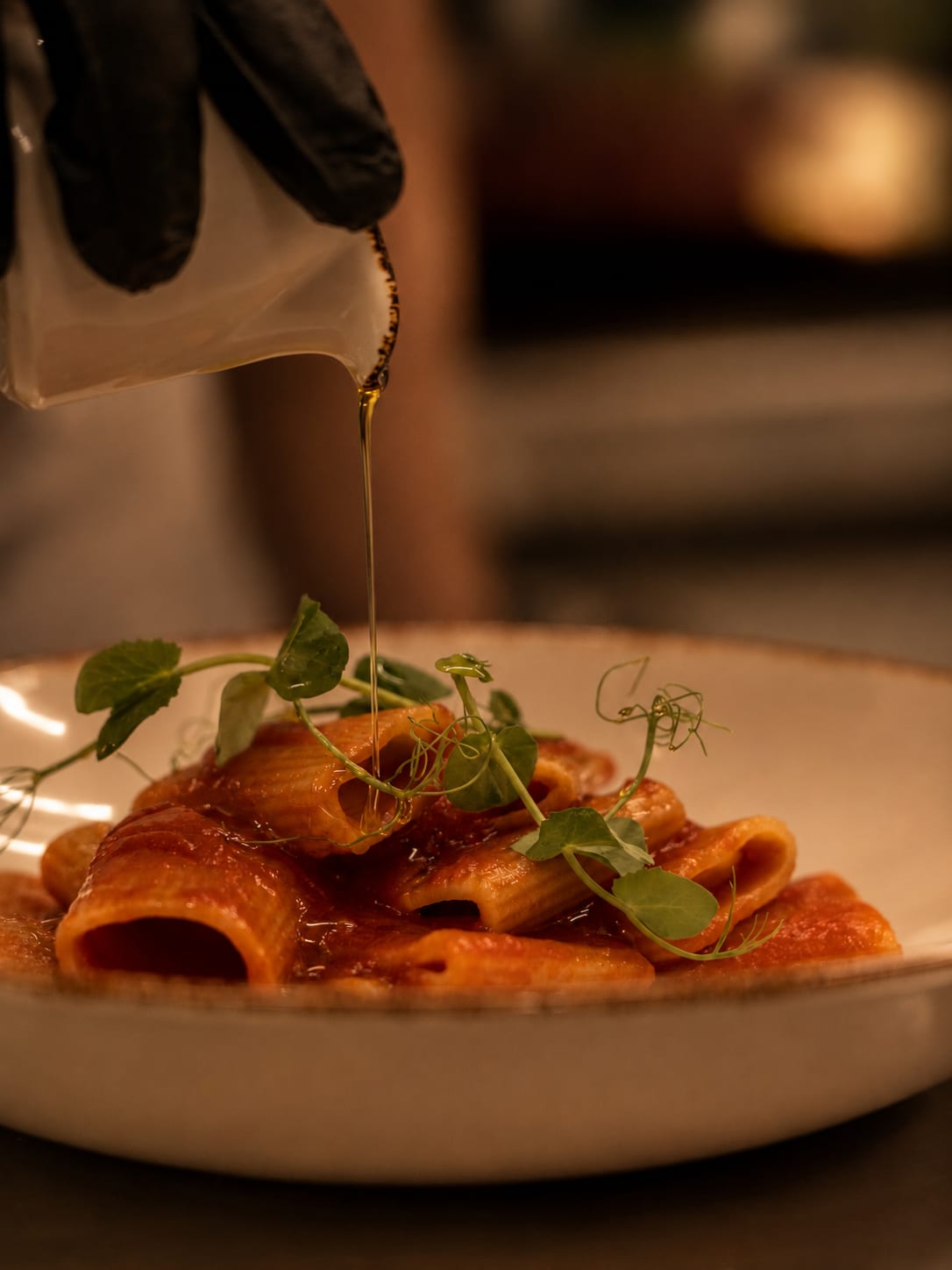 Rigatoni al pomodoro con olio extravergine — cucina del Seidue Bistrot